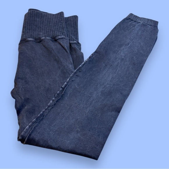 🎉HP🎉NWOT FP Movement X Hatch Happiness Runs Leggings in Vintage Black. Size M/L - Picture 5 of 9